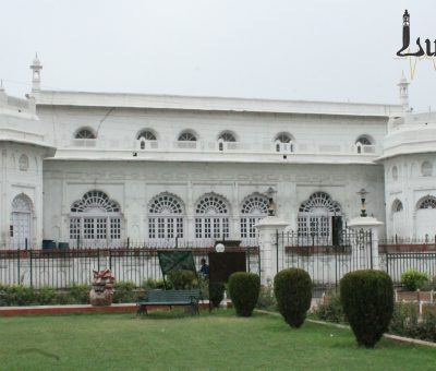 Picture of Safed baradari at Lucknow
