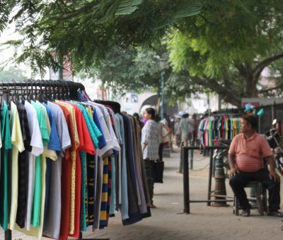 Picture of Roadside market at Hazratganj Lucknow