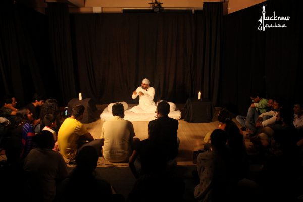Picture of a dastangoi storytelling session in progress at Lucknow
